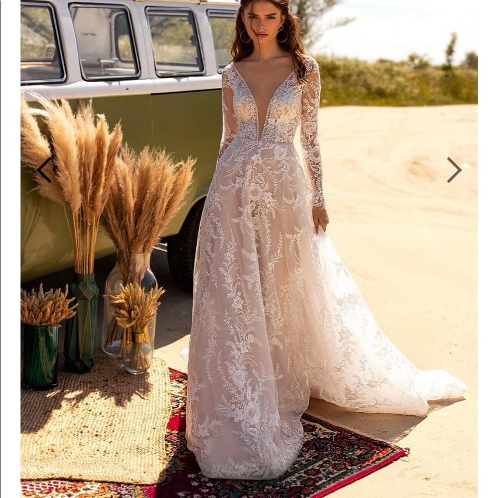 NWT Long sleeve Bohemian Wedding Dress